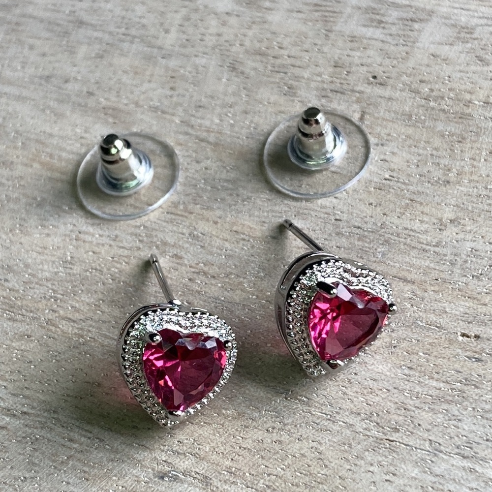 925 Sterling Silver Vintage style Petite Ruby Red Crystal Heart Earrings New